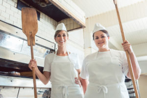 Deux boulangère au travail