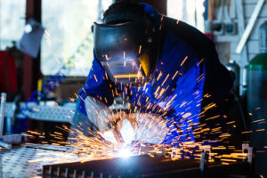 Métallurgiste en plein travail