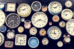 Collection d'horloges et réveils analogique